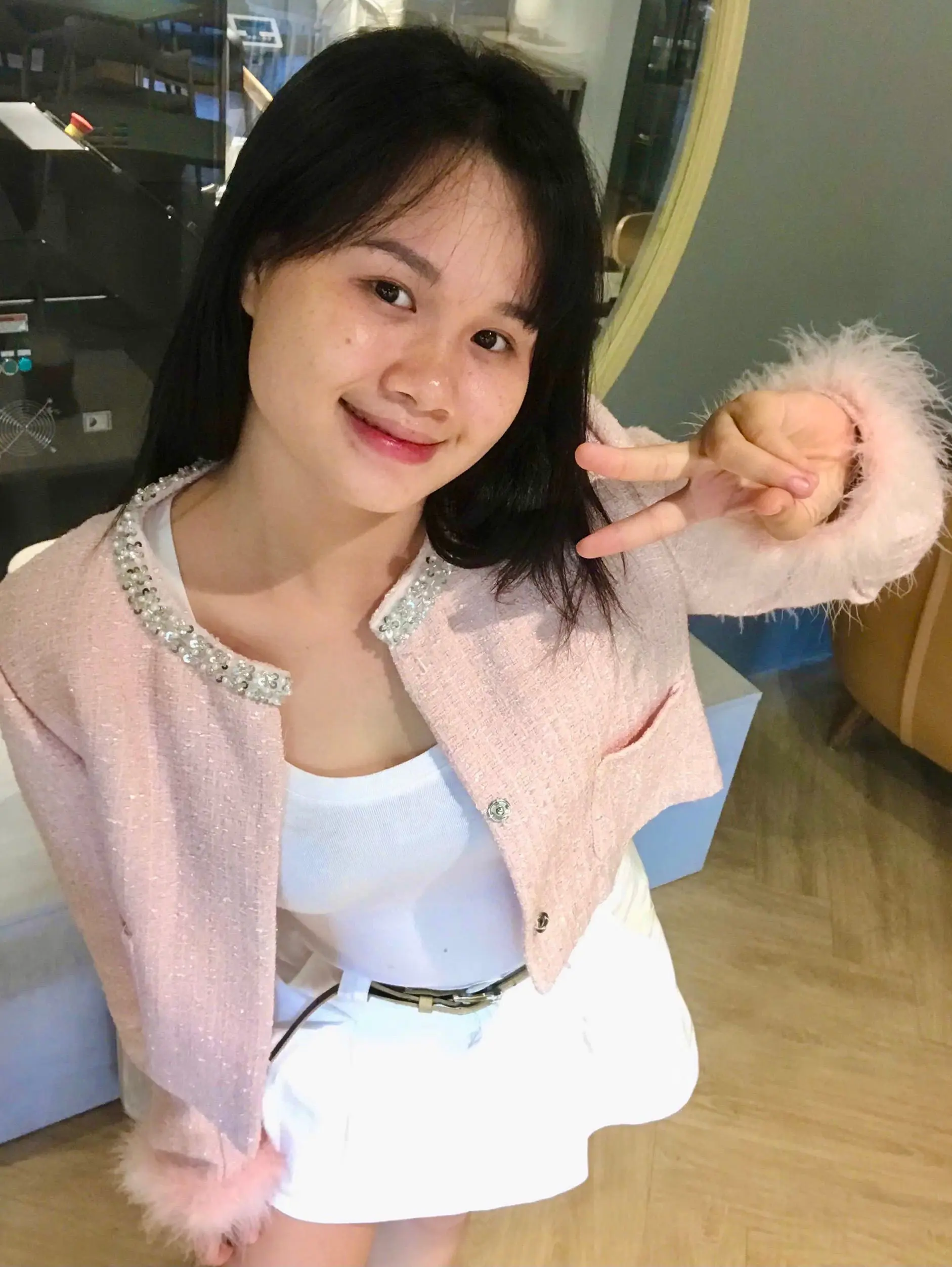 Ảnh mô tả số 2 Emy Hà Nhi
