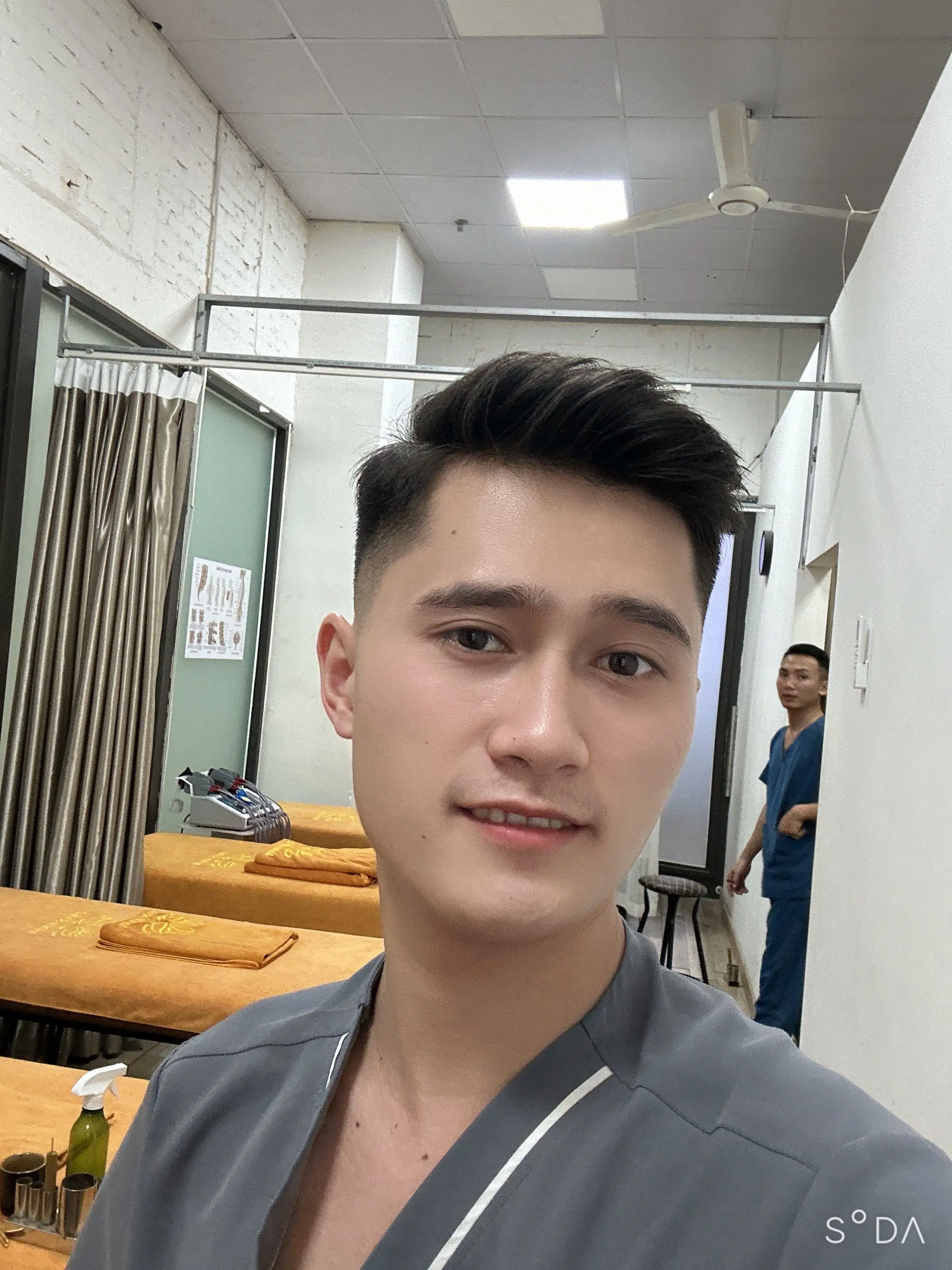 Ảnh mô tả số 2 Văn Hoàng